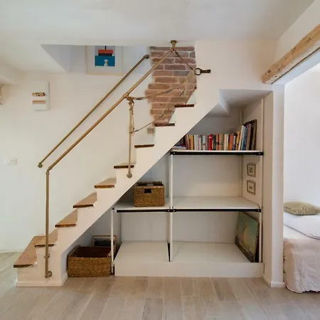 Ancient House In Modern Style, Sansir Vendégház Mirce